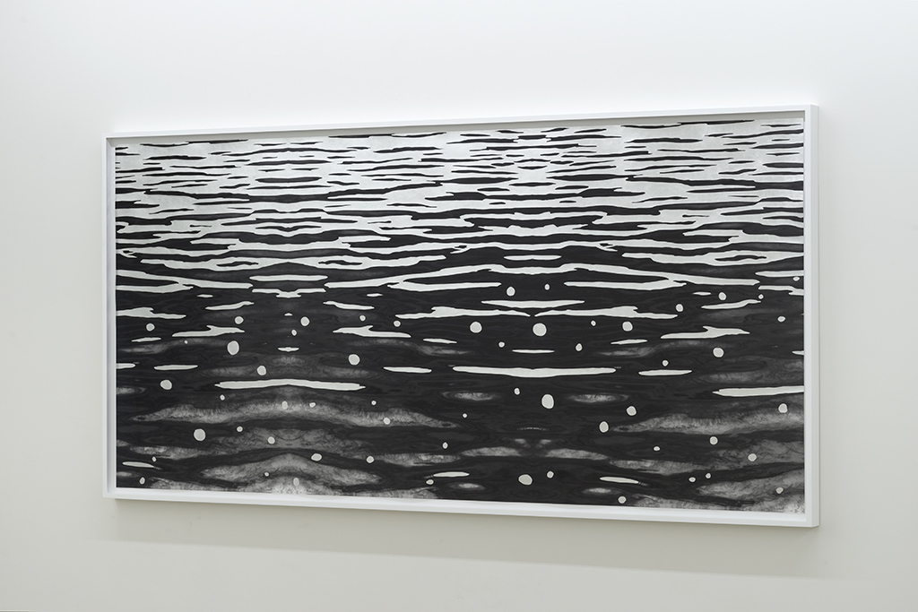 Geneviève Cadieux, Flow (négatif), 2015, Impression au jet d’encre pigmentée sur papier baryté Hahnemühle, feuilles d’aluminium, 156,2 x 321,3 cm / 61,5 x 126,5 pouces