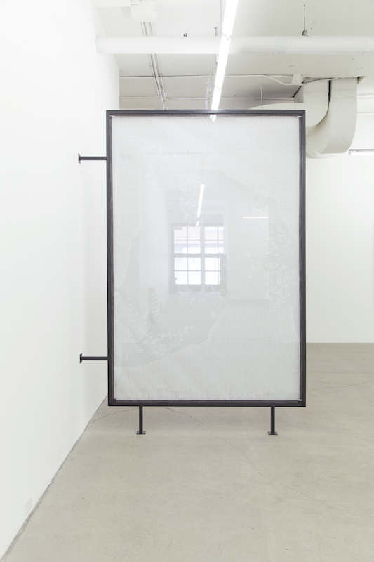 Jérôme Nadeau, To Less Orpheus, 2018, impression en quadrichromie sur bannière mesh, 251,4 x 167,6 cm / 99 x 66 pouces