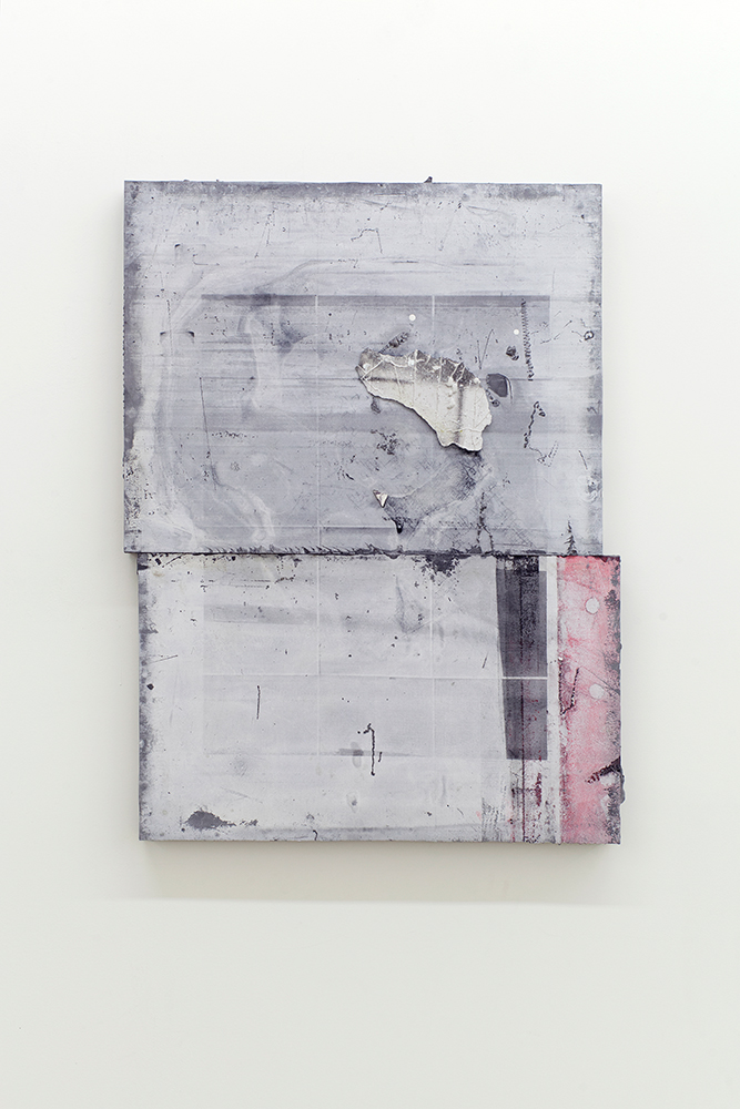 Nicolas Lachance, Montage-04, 2018, Ciment de gypse, encre, bois et fibre de verre, 91,4 x 68,5 cm / 36 x 27 pouces