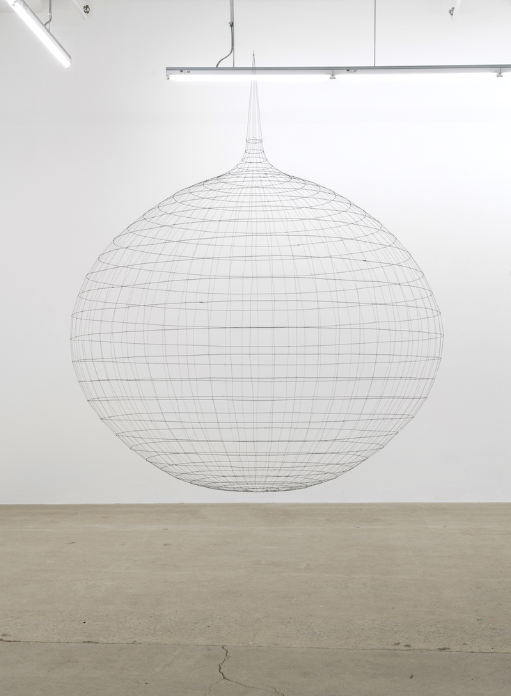 Sarah Stevenson, Rock, 2019, Fil métallique/Fil, 183 x 150 x 150cm